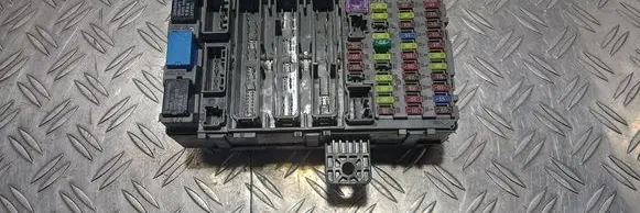 Honda Civic Fuse module A000011