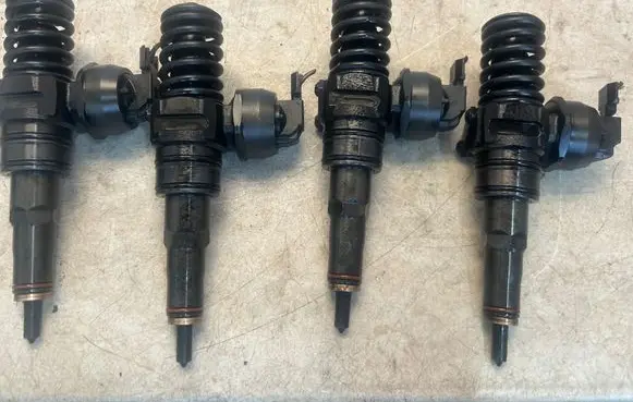 Hyundai i20 (PB PBT) Fuel injectors set 038130073AG 0414720215