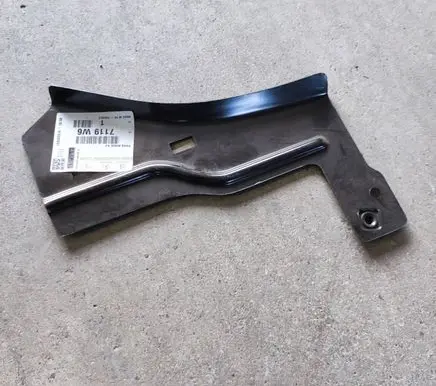 Fender mounting bracket