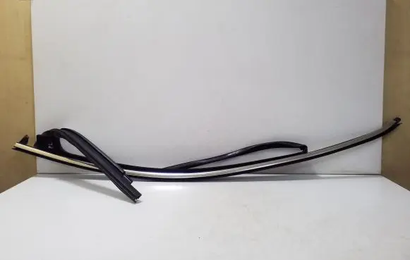 Volkswagen Tiguan Rubber seal front coupe door window 5NA837431C