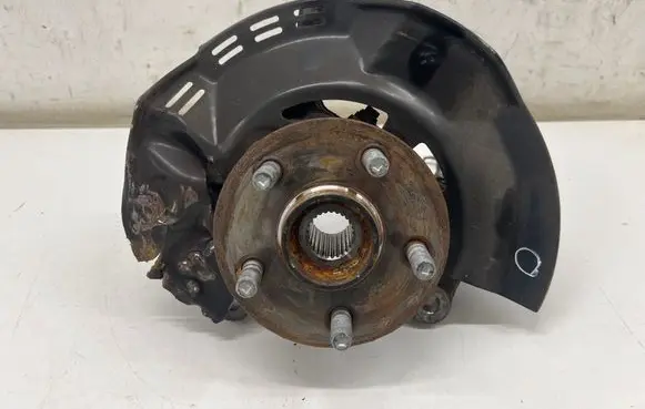Toyota Yaris XP210 Front wheel hub 