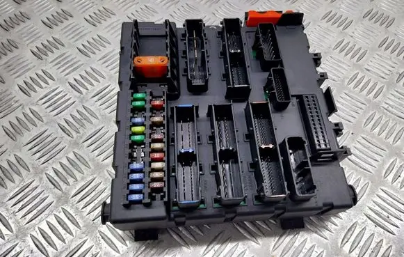 Opel Vectra C High voltage junction box 