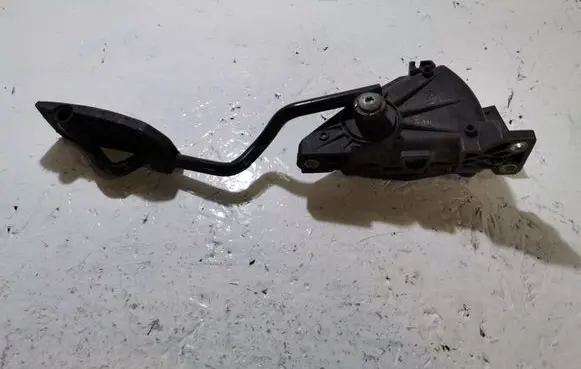Nissan Primera Accelerator throttle pedal 18002AU400