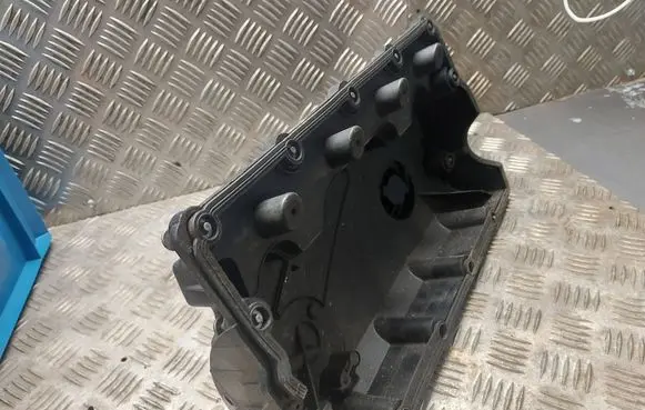 Volkswagen PASSAT B5.5 Rocker cam cover 038103475