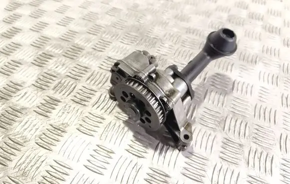 Volkswagen Golf VI Oil pump 03L115105C
