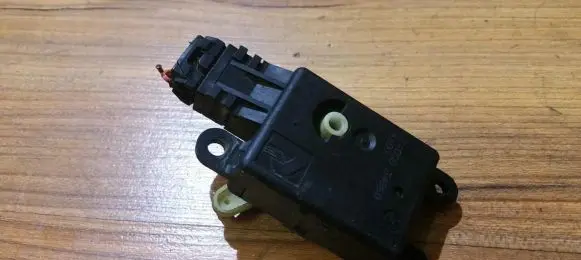 Nissan Maxima Air flap motor/actuator 7400034860 4x03
