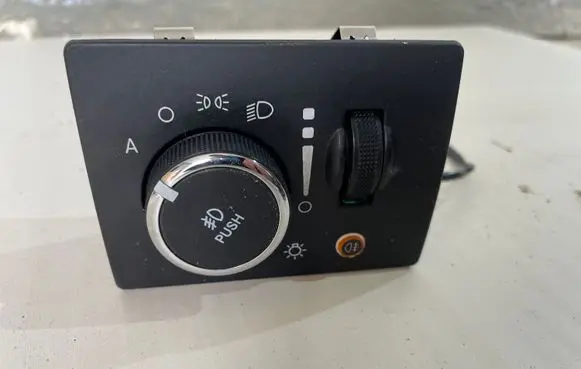 Jeep Grand Cherokee Light switch P68258718AA 120011922