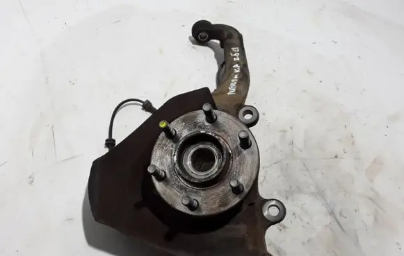 Nissan Pathfinder R51 Front wheel hub 400155X00C