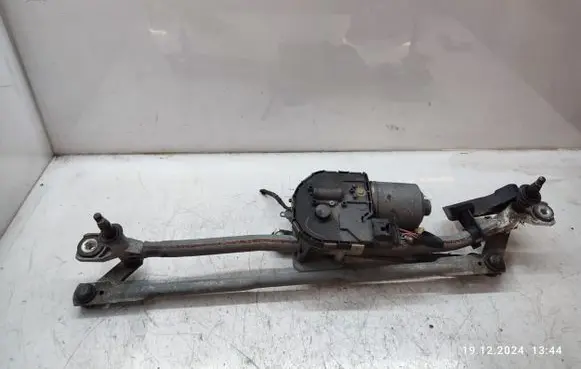 Front wiper linkage and motor