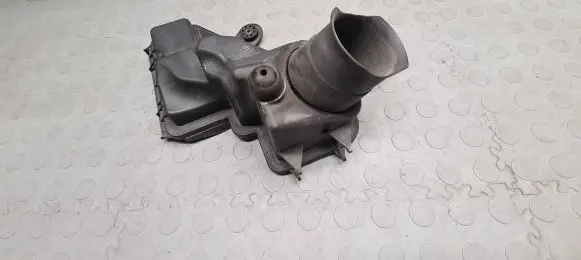 BMW 7 E65 E66 Air filter box cover 7500548