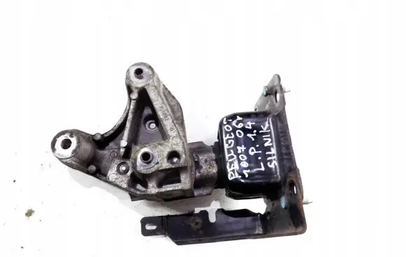 Peugeot 1007 Engine mount bracket