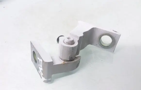Skoda Fabia Mk3 (NJ) Front door lower hinge 8K0831401P