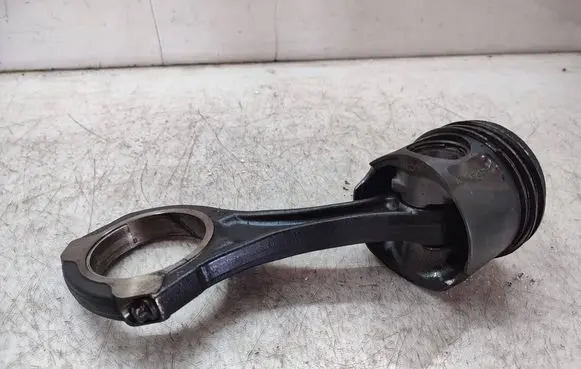 Mercedes-Benz E C207 W207 Piston with connecting rod 8370B