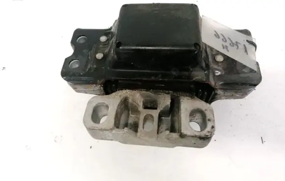 Volkswagen PASSAT B6 Engine mount bracket 3C0199555 3C0199555P