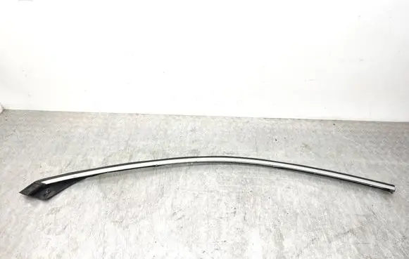 Volvo V70 Front door glass trim molding 30784290
