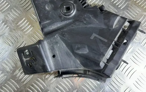 Audi Q7 4L Front bumper mounting bracket 4L0807283A