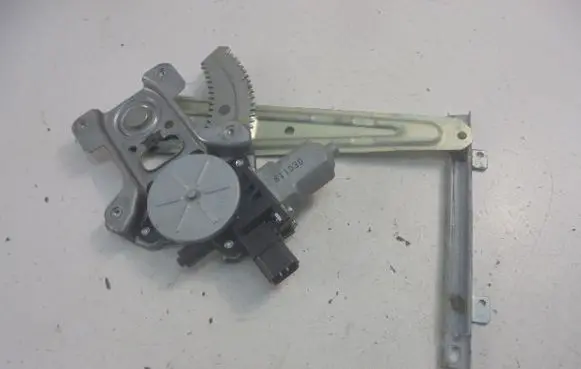 Mitsubishi Lancer VIII Rear door window regulator with motor 5743A109