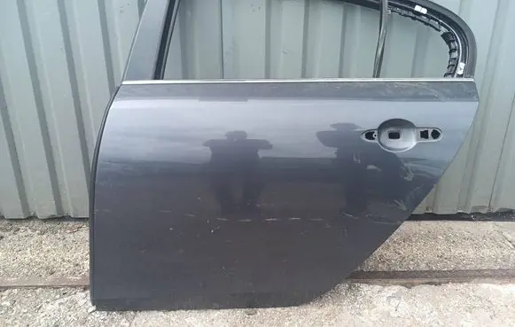 Renault Latitude (L70) Rear door 