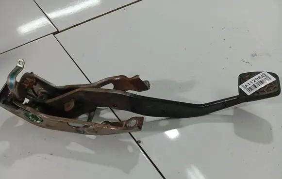 Toyota Yaris Brake pedal 