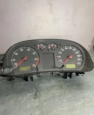 Volkswagen Golf IV Speedometer (instrument cluster) 1J0920802 1110159384 0263618030