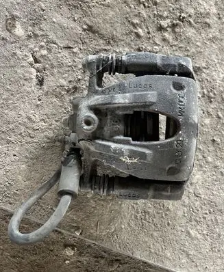 Front brake caliper