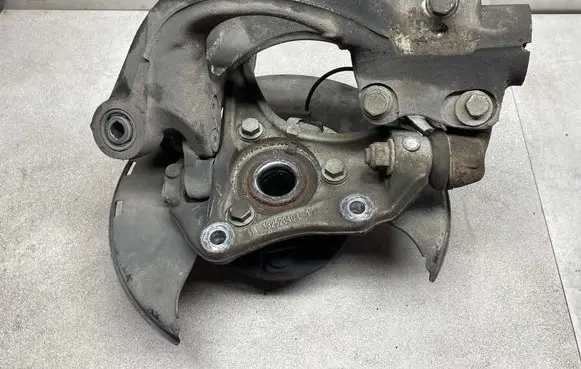 Front wheel hub spindle knuckle
