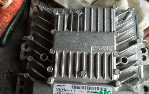 Ford Focus Engine control unit/module 7M5112A650APC