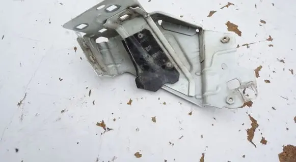 Alfa Romeo Giulietta Fender mounting bracket