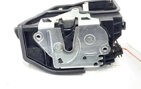 BMW 1 F20 F21 Front door lock 7202143