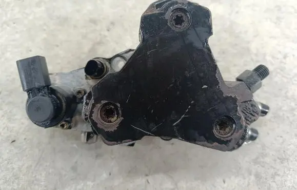 Mercedes-Benz Vito Viano W639 Fuel injection high pressure pump A6480700001