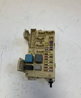 Toyota Avensis T250 Fuse module 82641CA020F 905761