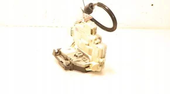 Volkswagen PASSAT B7 USA Front door lock 3C1837015A
