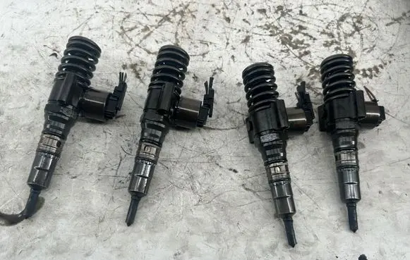 Volkswagen Jetta VI Fuel injectors set 03G130073G 0414720404
