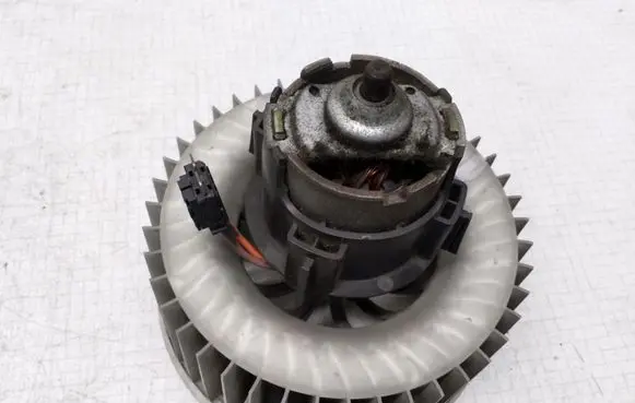 Volkswagen Fox Heater fan/blower 17360030