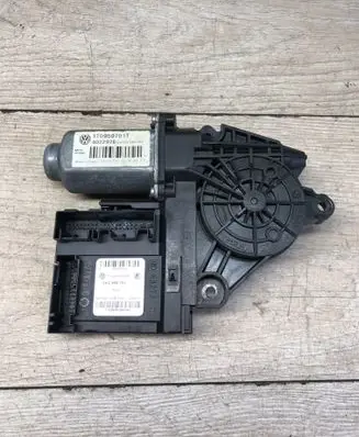 Volkswagen Touran II Front door window regulator motor 1T0959701T 402297B