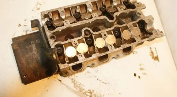 Opel Omega B1 Engine head 90412232