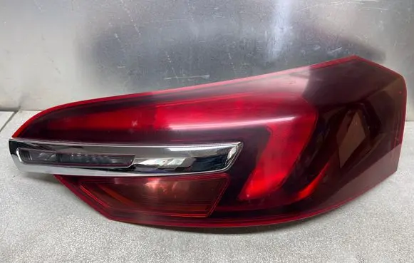 Tailgate rear/tail lights