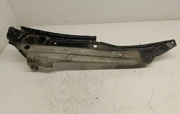 Audi Q7 4L Fender mounting bracket 4L0805157B