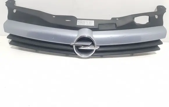 Opel Astra H Front bumper upper radiator grill 13108463