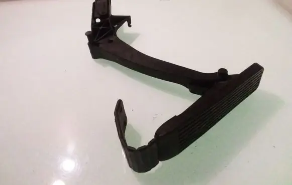 Mercedes-Benz E W210 Accelerator throttle pedal 2203010001 1293010382