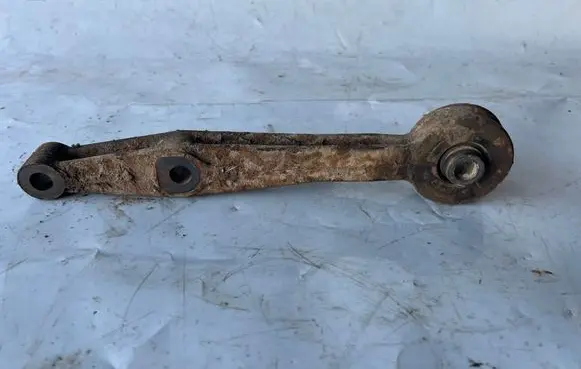Toyota Land Cruiser (J120) Front differential bracket 