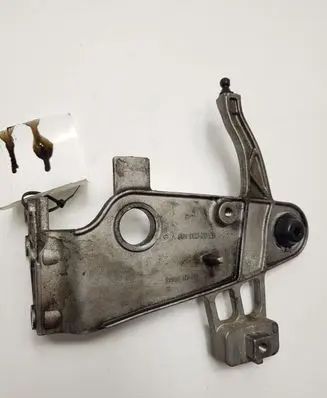 Mercedes-Benz E AMG W212 Air filter cleaner box bracket assembly A6510900041