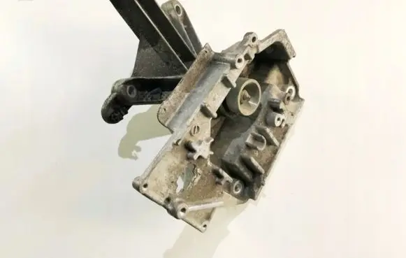 Nissan Juke I F15 Engine mount bracket