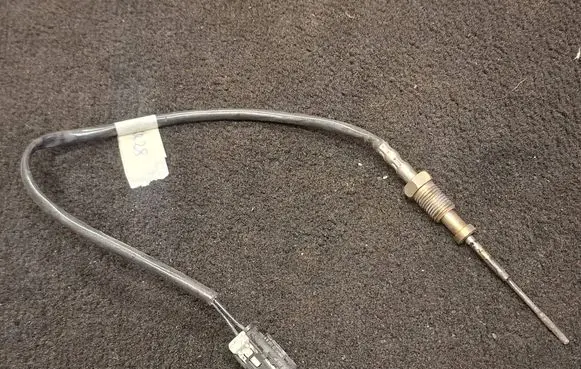 BMW 1 F20 F21 Exhaust gas temperature sensor 8570234