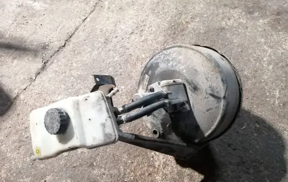 Mercedes-Benz Vito Viano W639 Brake booster A0014300108 0201024701
