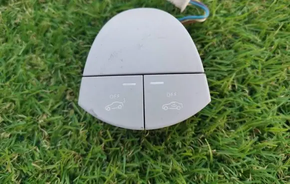 Mercedes-Benz E W124 Alarm switch A2118213151 8702533023
