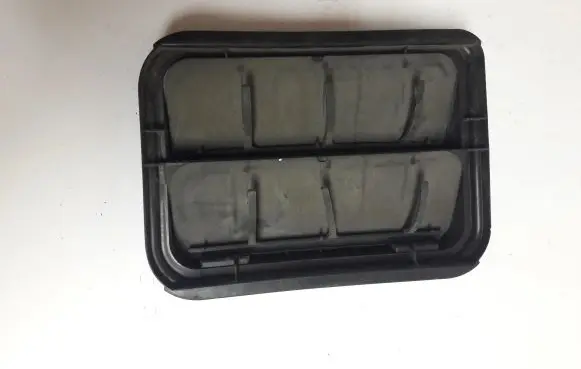 Renault Megane III Quarter panel pressure vent 7700838358