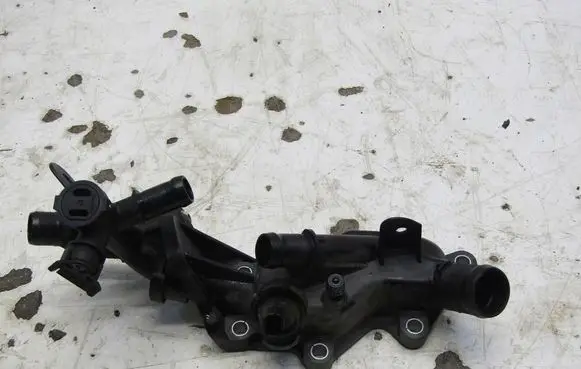 Nissan Micra K14 Thermostat housing 110608635R