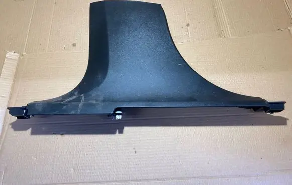 (D)pillar trim (top)