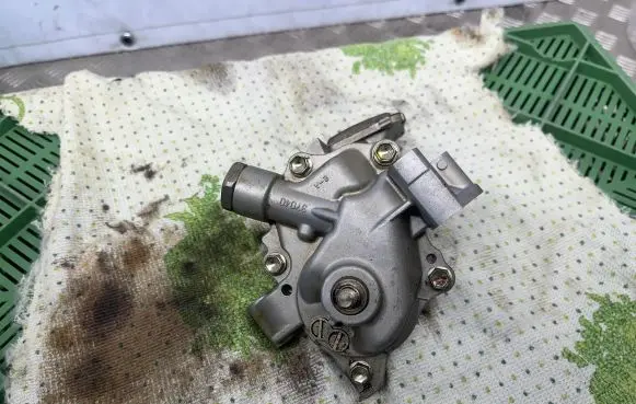 Toyota Auris E180 Oil pump 
